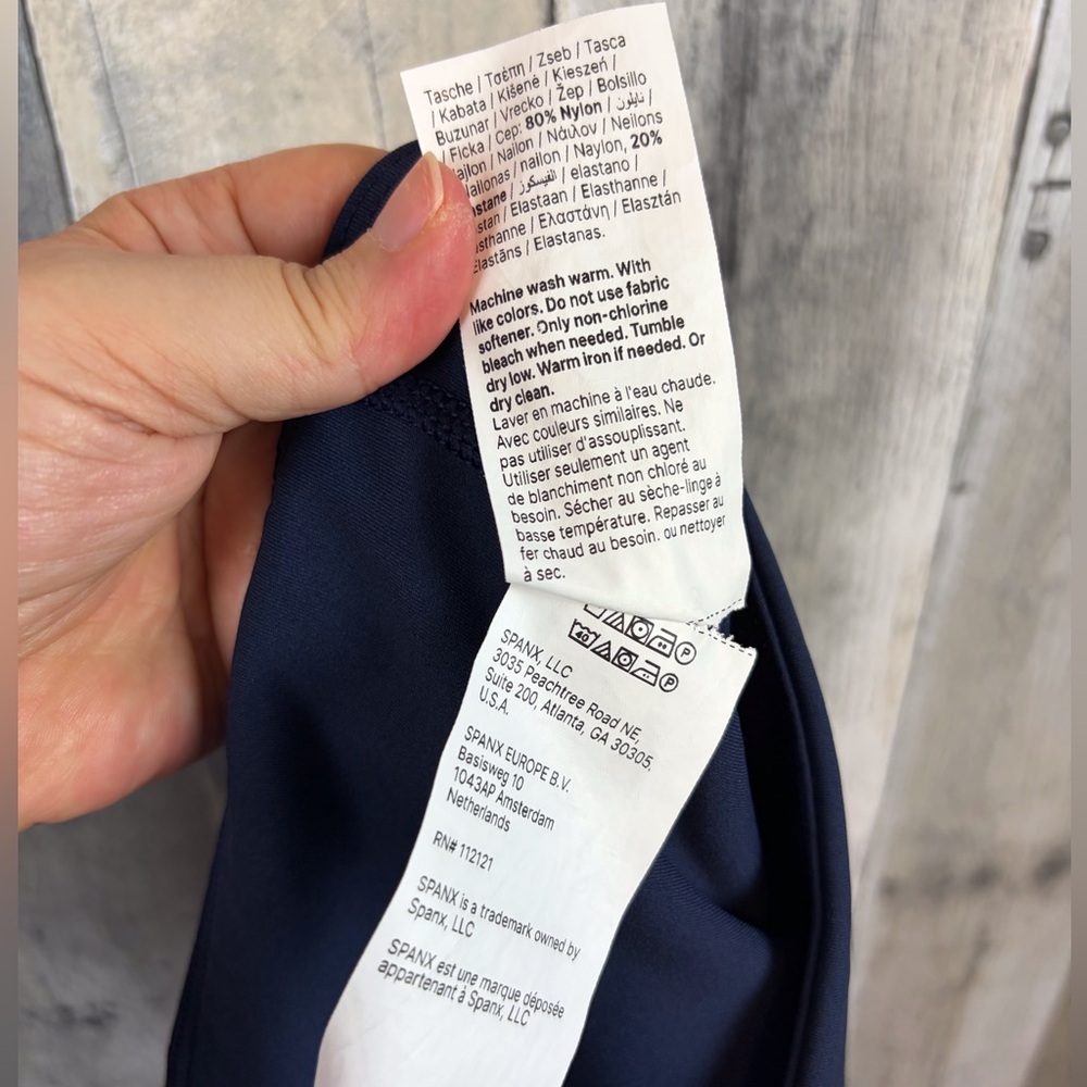 Spanx SpanxShape Booty Boost 7/8 Leggings in Timeless Navy Size 1X Plus Size Fit - Picture 7 of 14